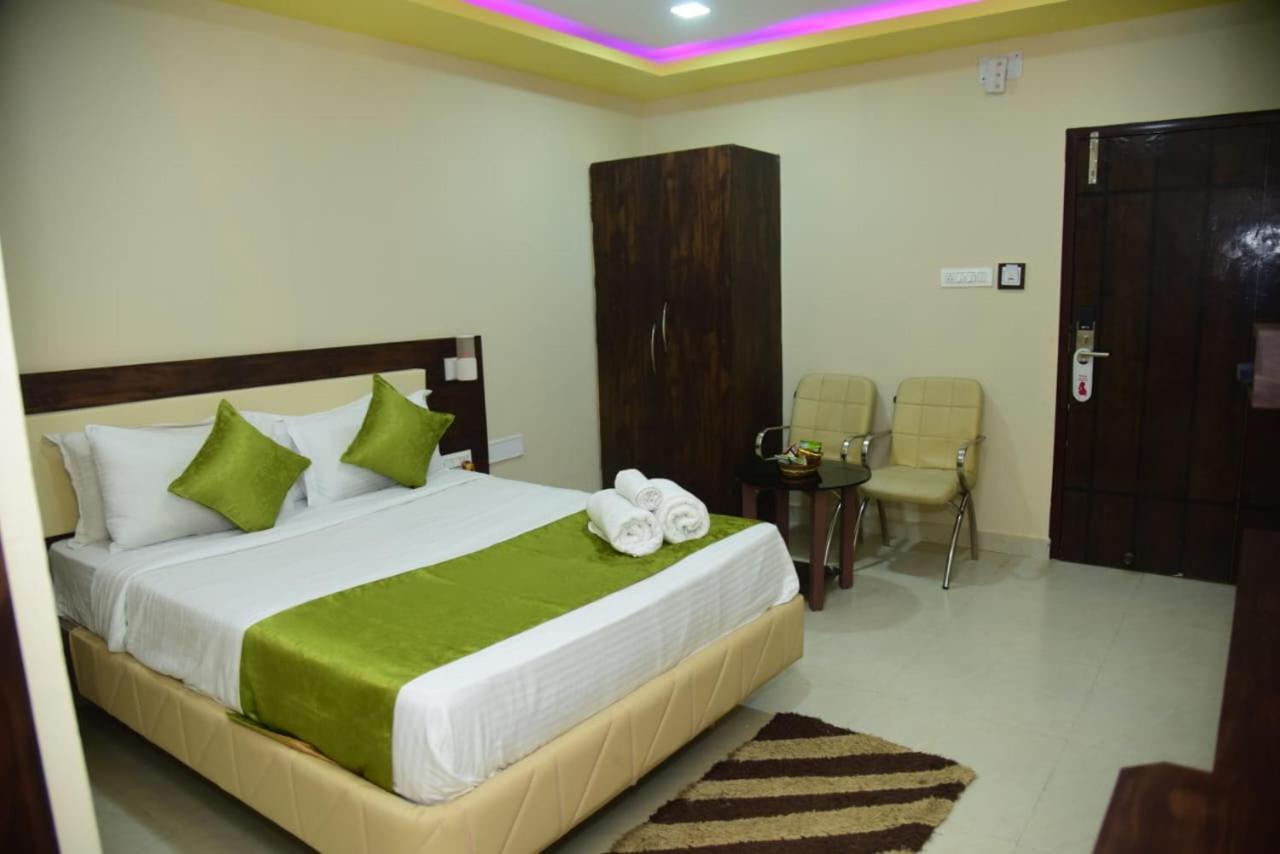 Bensen Hotel Пурі Екстер'єр фото