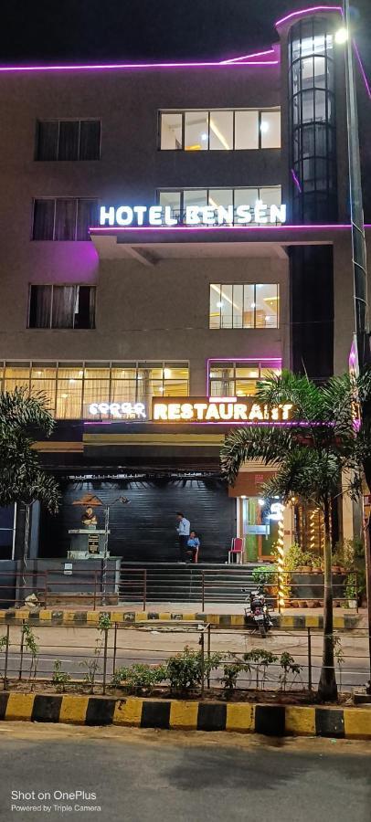 Bensen Hotel Пурі Екстер'єр фото